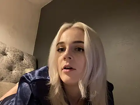 BellaJade  online show from 11/18/25, 06:45