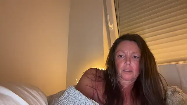 AnnaSophiaX online show from 12/03/25, 07:45