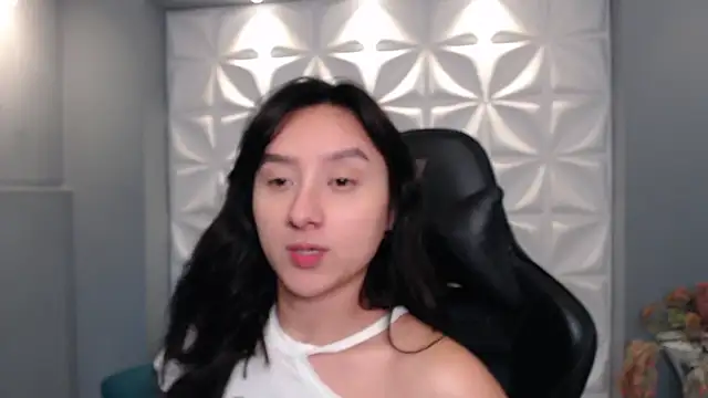 Snapshot of HorneyyQueen chatting on 11/20/25, 12:16 HorneyyQueen online show from 11/20/25, 12:16