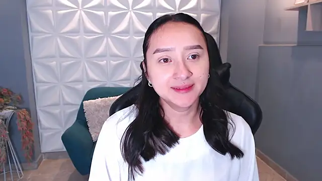 Snapshot of HorneyyQueen chatting on 11/22/25, 12:15 HorneyyQueen online show from 11/22/25, 12:15