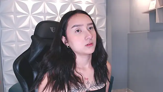 Snapshot of HorneyyQueen chatting on 11/24/25, 12:16 HorneyyQueen online show from 11/24/25, 12:16