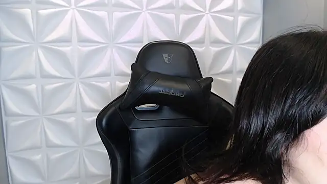 Snapshot of HorneyyQueen chatting on 11/27/25, 12:40 HorneyyQueen online show from 11/27/25, 12:40