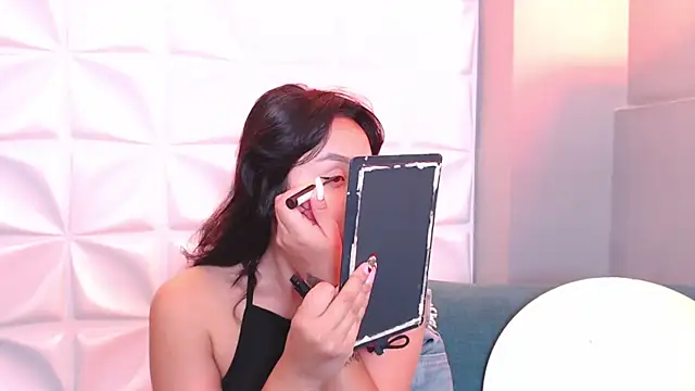 Snapshot of HorneyyQueen chatting on 11/29/25, 12:52 HorneyyQueen online show from 11/29/25, 12:52