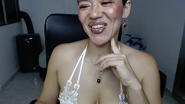 Snapshot of Annie_Cervantez chatting on 07/03/26, 10:10 Annie Cervantez online show from 07/03/26, 10:10