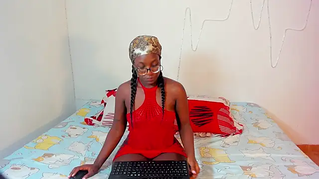 Snapshot of demonychloe chatting on 05/15/26, 01:29 demonychloe online show from 05/15/26, 01:29