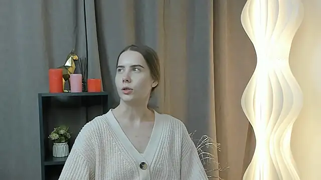 Snapshot of MoonBenne chatting on 11/18/25, 08:30 MoonBenne online show from 11/18/25, 08:30