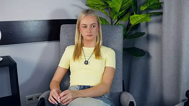 Snapshot of TheresaBreth chatting on 11/18/25, 10:09 TheresaBreth online show from 11/18/25, 10:09