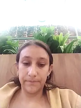 Snapshot of Mikela_19 chatting on 12/20/25, 07:54 Mikela 19 online show from 12/20/25, 07:54