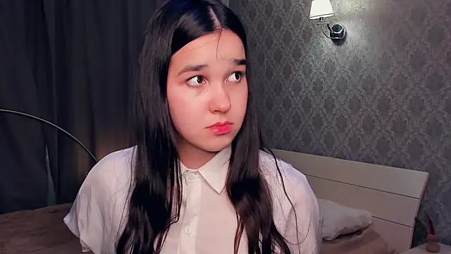 MeliaMelchiori online show from 12/18/25, 09:21