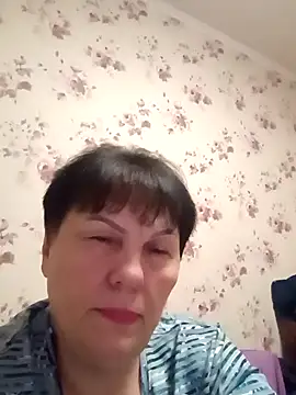 Snapshot of OliviaaSkyy chatting on 11/17/25, 10:37 OliviaaSkyy online show from 11/17/25, 10:37