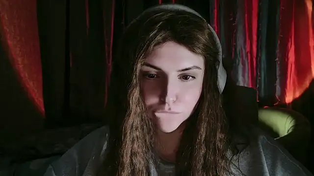 DaraSecret online show from 11/18/25, 01:22