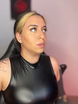 VeloraVyxen  online show from 12/03/25, 01:46