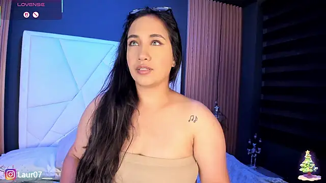 Lauroberts7 online show from 12/16/25, 03:44