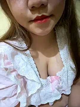 Snapshot of Sunset-yll chatting on 12/15/25, 02:10 Sunset-yll online show from 12/15/25, 02:10