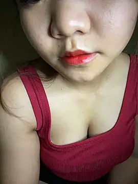 Snapshot of Sunset-yll chatting on 12/18/25, 07:14 Sunset-yll online show from 12/18/25, 07:14