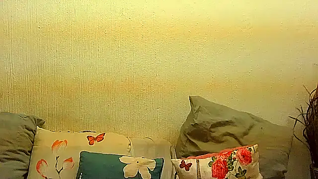 BrunetteNaomi8 online show from 07/06/26, 08:33