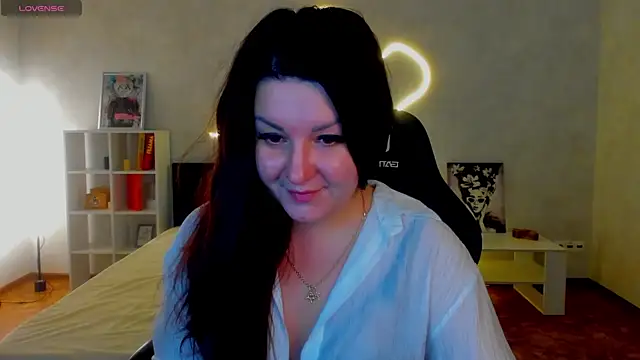 Snapshot of still__her chatting on 11/27/25, 01:07 still her online show from 11/27/25, 01:07