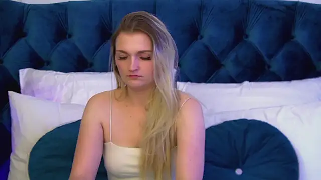 AnnyRaii online show from 02/17/26, 06:21