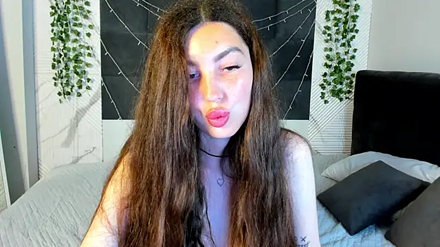 Snapshot of LiraRevery chatting on 06/12/26, 11:57 LiraRevery online show from 06/12/26, 11:57
