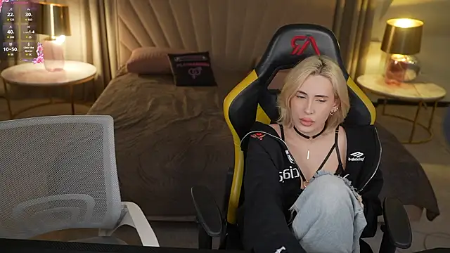 Kara cat online show from 03/17/26, 03:48