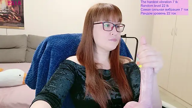 Snapshot of Foxy-lady chatting on 04/29/26, 04:11 Foxy-lady online show from 04/29/26, 04:11