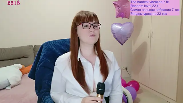 Snapshot of Foxy-lady chatting on 06/07/26, 07:45 Foxy-lady online show from 06/07/26, 07:45