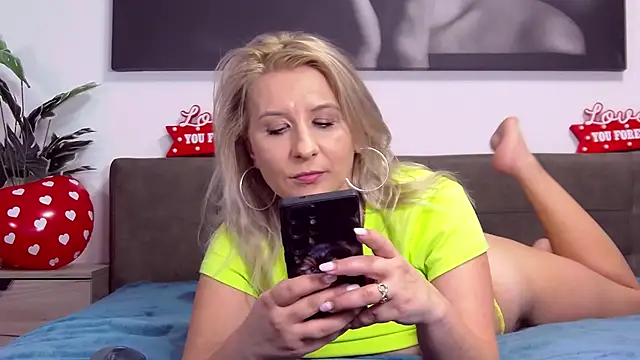 Snapshot of KaylinJan chatting on 02/22/26, 06:39 KaylinJan online show from 02/22/26, 06:39