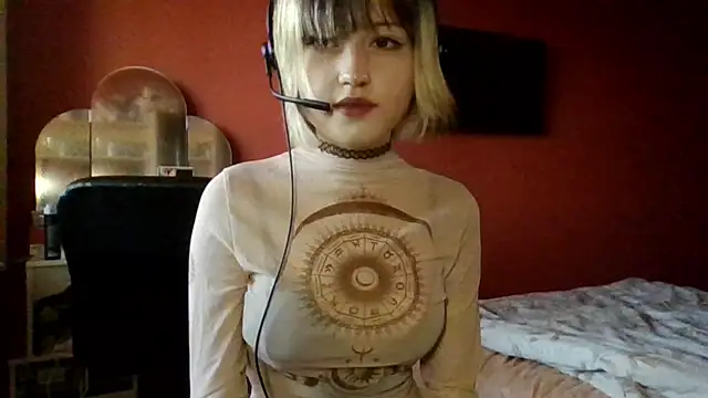 Snapshot of SkylaPorter chatting on 11/21/25, 11:31 SkylaPorter online show from 11/21/25, 11:31