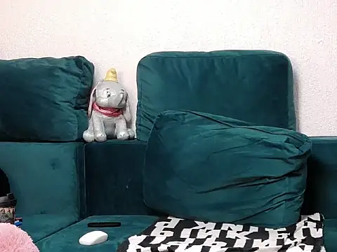 EmilyJenner online show from 04/17/26, 06:55