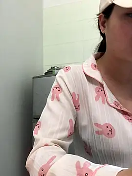 Snapshot of Miumiu95x chatting on 12/16/25, 07:35 Miumiu95x online show from 12/16/25, 07:35