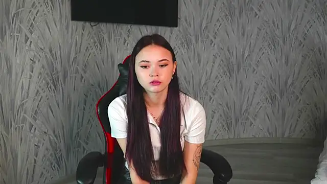 Snapshot of CarleeHake chatting on 11/19/25, 02:55 CarleeHake online show from 11/19/25, 02:55