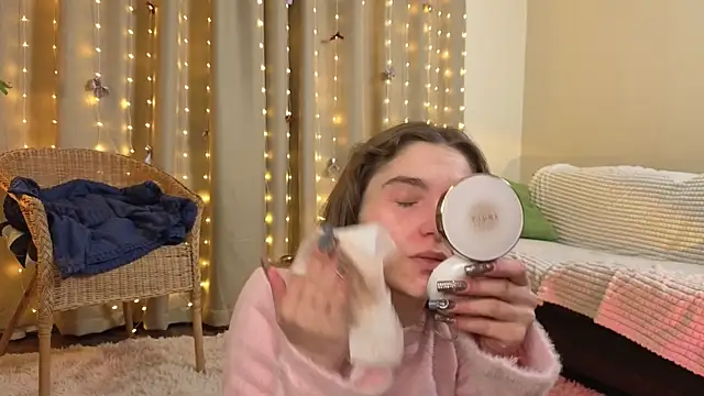 Snapshot of RozanneJordan chatting on 02/18/26, 05:09 RozanneJordan online show from 02/18/26, 05:09