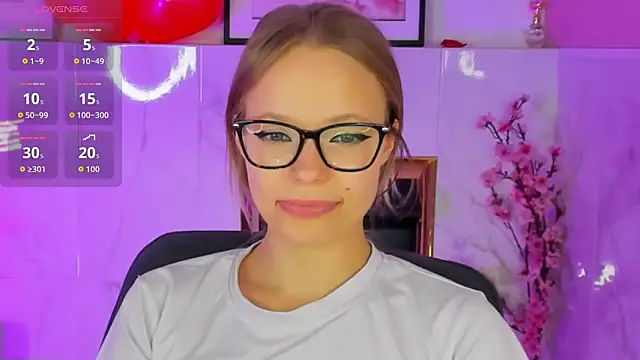 lucy loy online show from 02/07/26, 02:37