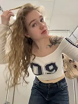 Snapshot of RussianWoman chatting on 06/07/26, 02:27 RussianWoman online show from 06/07/26, 02:27
