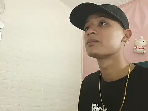 Snapshot of willytal2025 chatting on 12/22/25, 02:03 willytal2025 online show from 12/22/25, 02:03