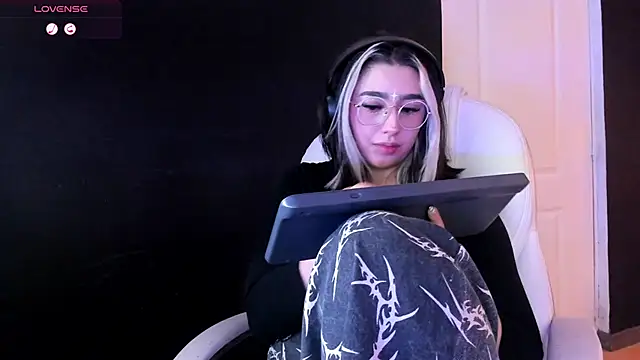 GabyRose9 online show from 03/27/26, 09:47