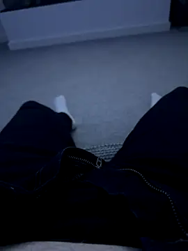 Snapshot of -bfc1882- chatting on 11/22/25, 04:28 -bfc1882- online show from 11/22/25, 04:28