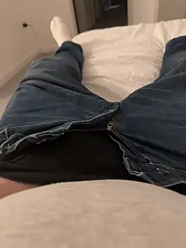 Snapshot of -bfc1882- chatting on 02/23/26, 06:27 -bfc1882- online show from 02/23/26, 06:27