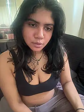 Snapshot of TiaBella_ chatting on 04/26/26, 02:48 TiaBella online show from 04/26/26, 02:48
