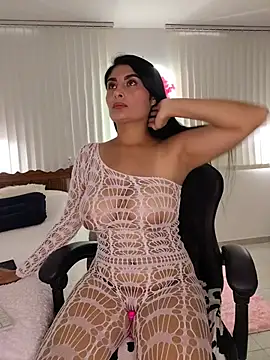 Snapshot of Laia_torres1 chatting on 07/19/26, 01:37 Laia torres1 online show from 07/19/26, 01:37