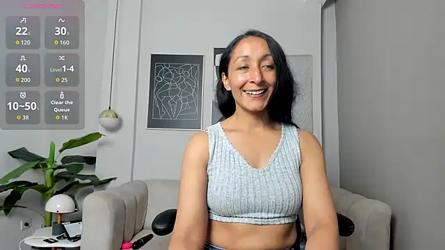 Snapshot of Violet_Kumar chatting on 11/21/25, 08:18 Violet Kumar online show from 11/21/25, 08:18