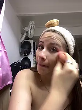 MiaWhiteBunny online show from 05/02/26, 05:40