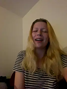 Snapshot of LexiSlimVIbe chatting on 12/13/25, 10:04 LexiSlimVIbe online show from 12/13/25, 10:04