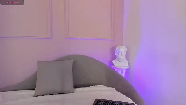 Snapshot of cleo_johnson chatting on 11/23/25, 08:41 cleo johnson online show from 11/23/25, 08:41