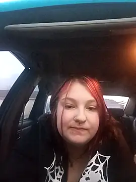 Snapshot of living420 chatting on 12/04/25, 11:24 living420 online show from 12/04/25, 11:24