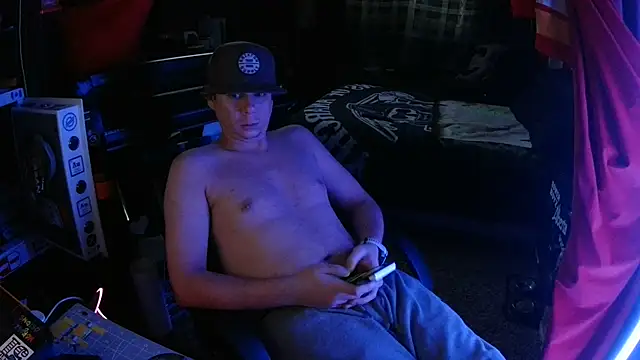 Snapshot of Bowerboi chatting on 11/22/25, 07:24 Bowerboi online show from 11/22/25, 07:24