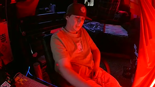 Snapshot of Bowerboi chatting on 11/24/25, 12:43 Bowerboi online show from 11/24/25, 12:43