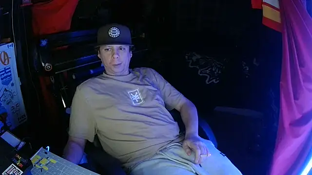 Snapshot of Bowerboi chatting on 11/24/25, 12:49 Bowerboi online show from 11/24/25, 12:49