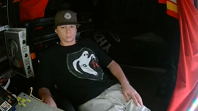 Snapshot of Bowerboi chatting on 11/27/25, 12:29 Bowerboi online show from 11/27/25, 12:29