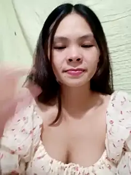 Snapshot of quynhquynh_ chatting on 11/26/25, 03:24 quynhquynh online show from 11/26/25, 03:24